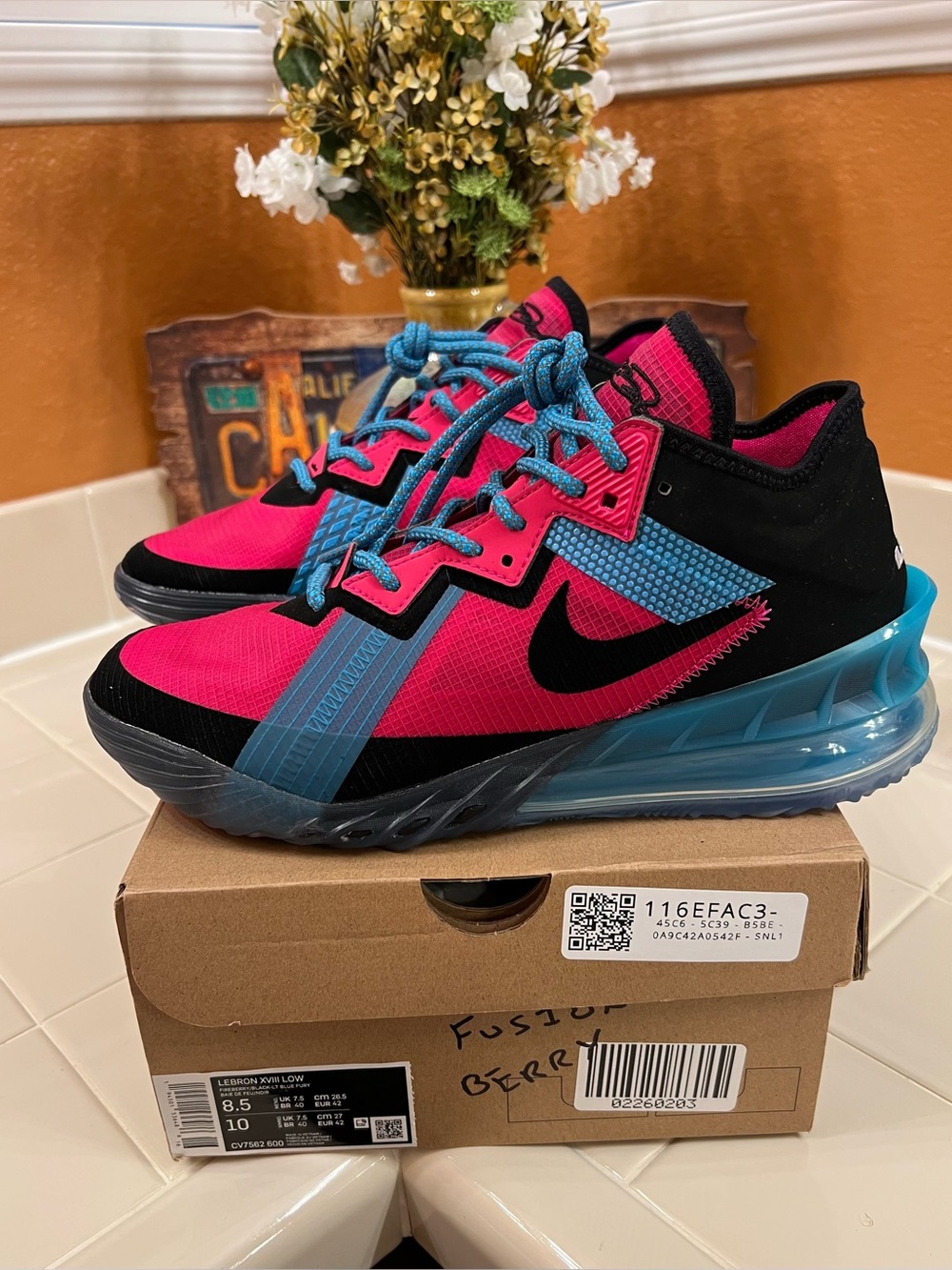 LeBron XVIII LOW, FIREBERRY/BLACK, Men’s Size 8.5-Women’s Size 10, EXCELLENT